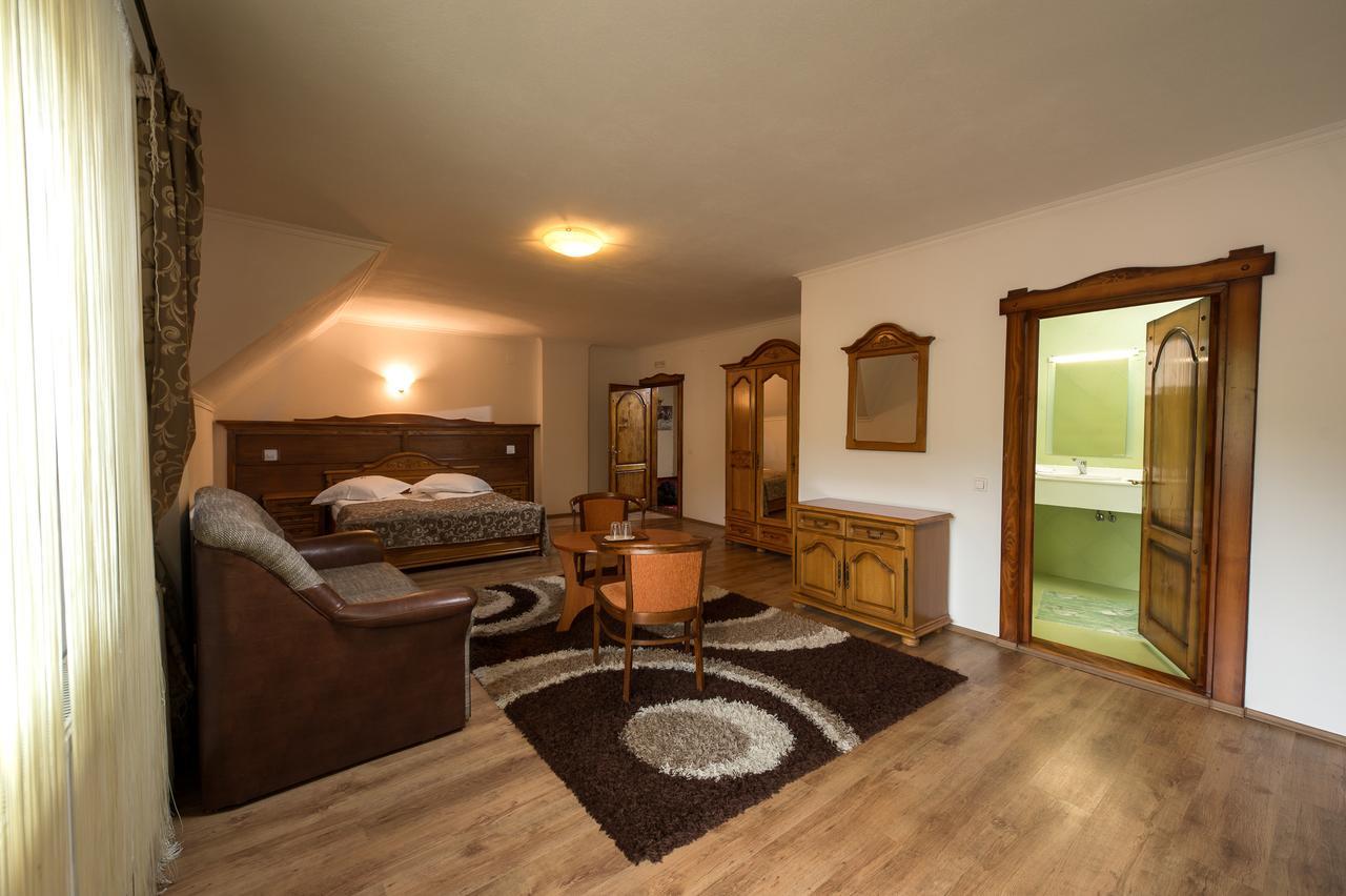 Complex Craiasa Muntilor Moieciu Hotel Моечу де Жос Екстериор снимка